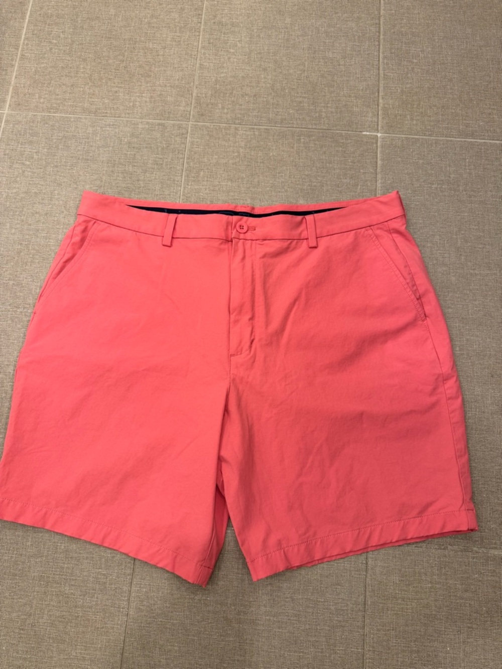 Vineyard Vines Men's Coral Performance 8 Inch Inseam Shorts, 38